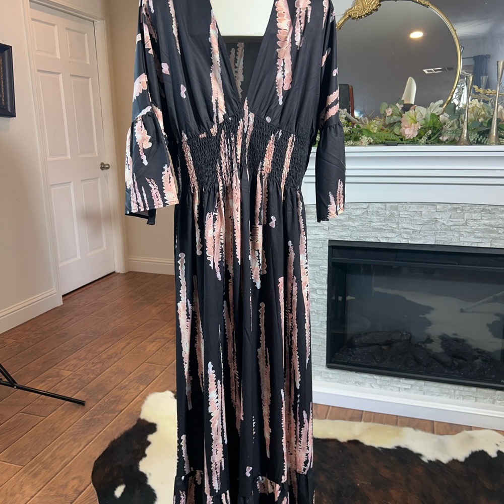 Elegant Black and Pink Maxi Dress With V Neck